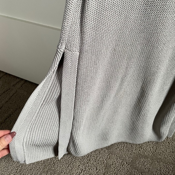 Aritzia Wilfred Palmier sleeveless sweater - Picture 5 of 6